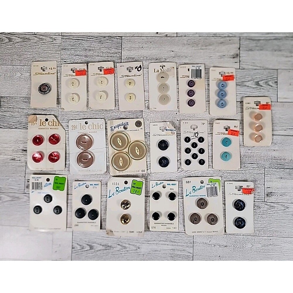 Vintage Buttons on Cards Lot of 20 La Mode Streamline Le Bouton Le Chic Exquisit